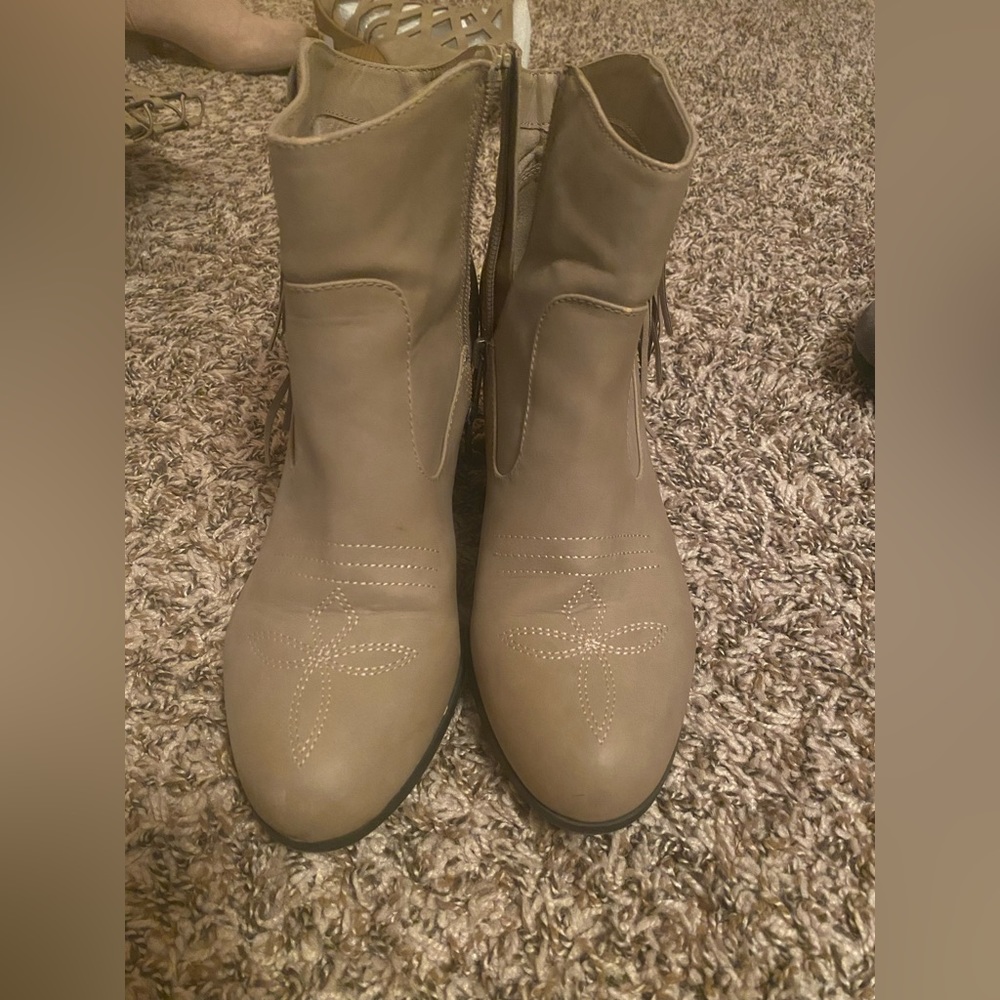 Women size 9 boots